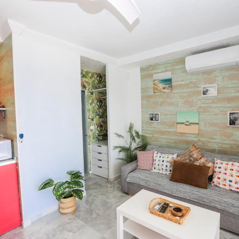 Sea View Haven with Pool & Magical Sunrises - Apartment mit 2 Schlafzimmern, Terrasse und Meerblick - 41