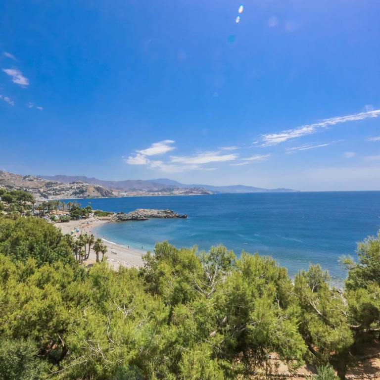 Sea View Haven with Pool & Magical Sunrises - Apartment mit 2 Schlafzimmern, Terrasse und Meerblick - 50