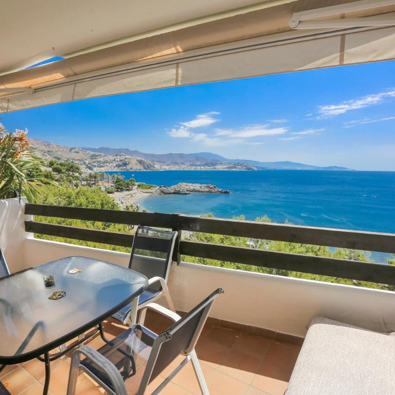 Sea View Haven with Pool & Magical Sunrises - Apartment mit 2 Schlafzimmern, Terrasse und Meerblick - 51
