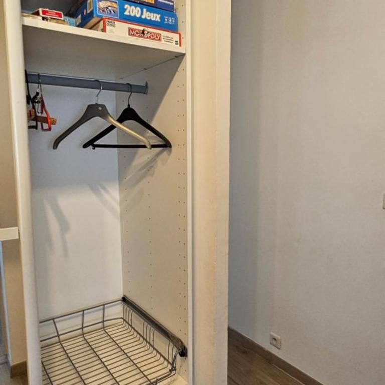 Spacieux appartement 90m2 4 chambres, proche mer, climatisation, tout confort entier ou à la chambre - Apartment - 26