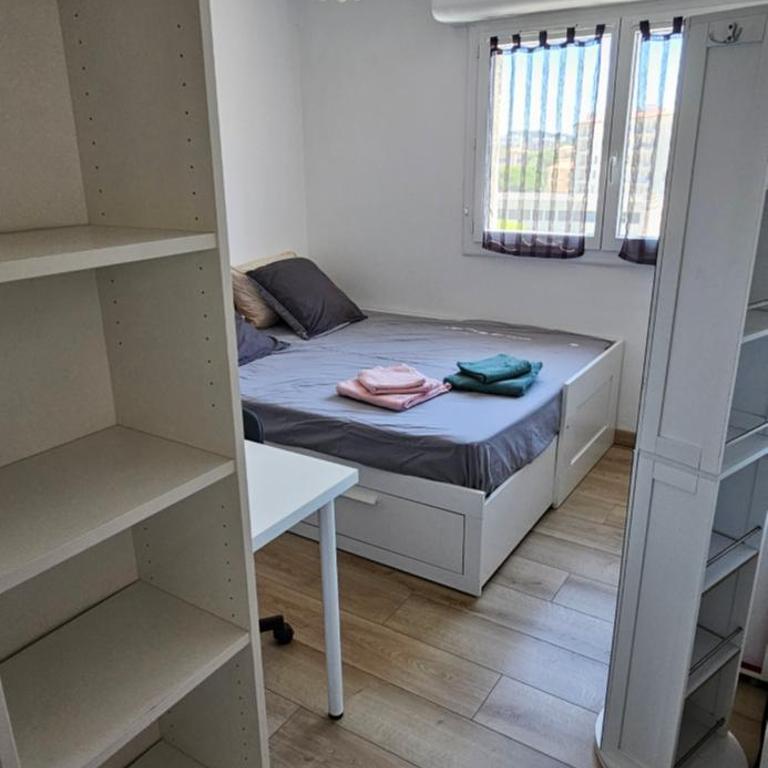 Spacieux appartement 90m2 4 chambres, proche mer, climatisation, tout confort entier ou à la chambre - Apartment - 34