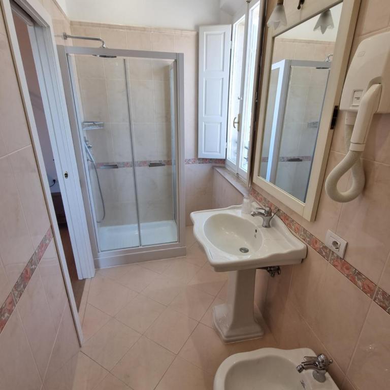 Albergo Il Marzocco - Hotel dal 1860 - Camera Superior Matrimoniale/Doppia con Letti Singoli con Terrazza - 13