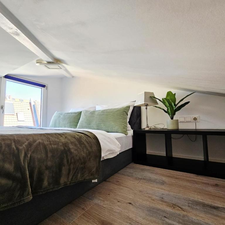 Modernes Tiny City House - 3 Apartments - Apartment mit 1 Schlafzimmer und Balkon - 26