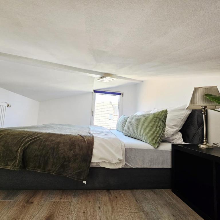 Modernes Tiny City House - 3 Apartments - Apartment mit 1 Schlafzimmer und Balkon - 33