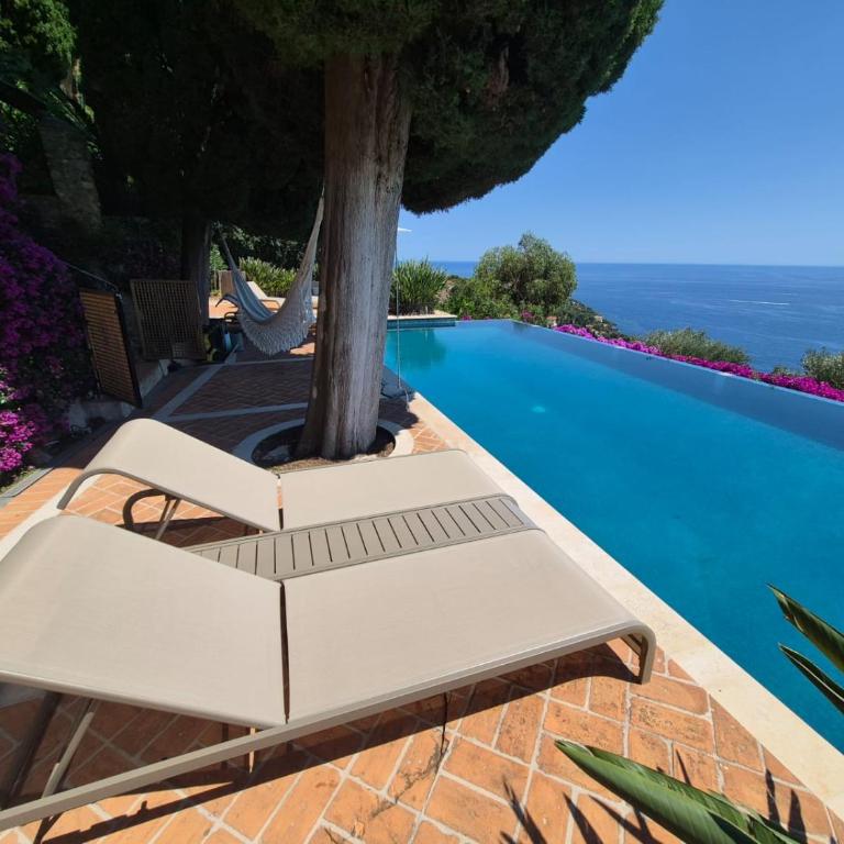 VILLA LA MERIDIENNE-PISCINE-VUE MER-9 Pers - Villa - 1