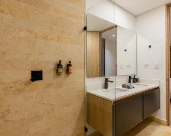 Amplio apartamento para 16 personas, 4 habitaciones, 4 baños con jacuzzi - Apartment - 8
