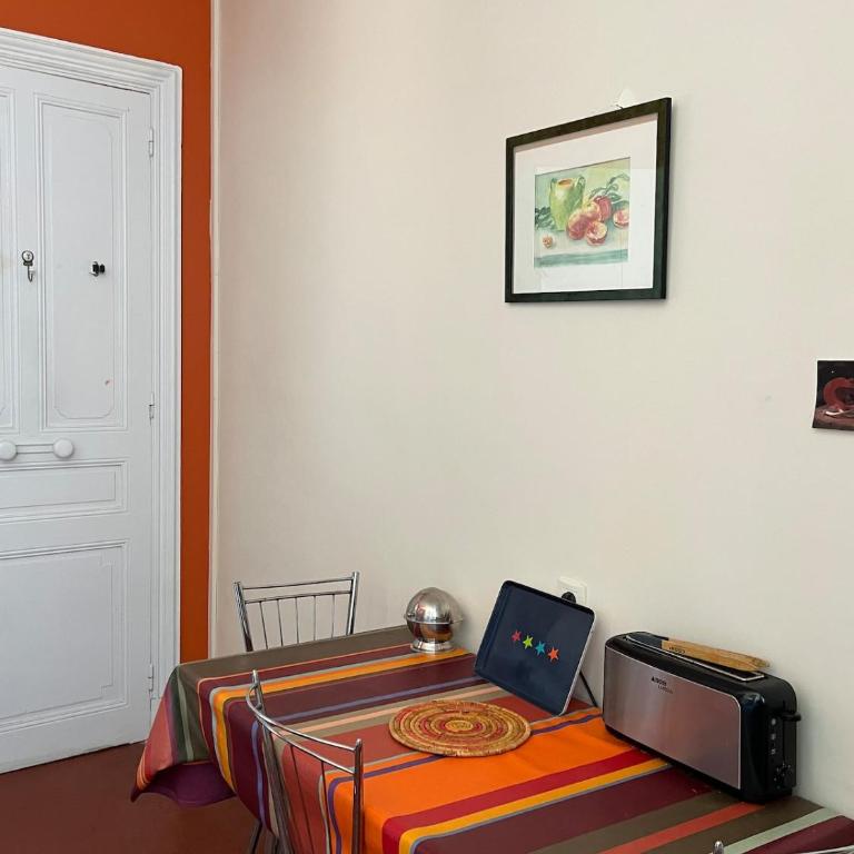 Appartement haussmannien - balcon - cœur de Narbonne - Two-Bedroom Apartment - 7
