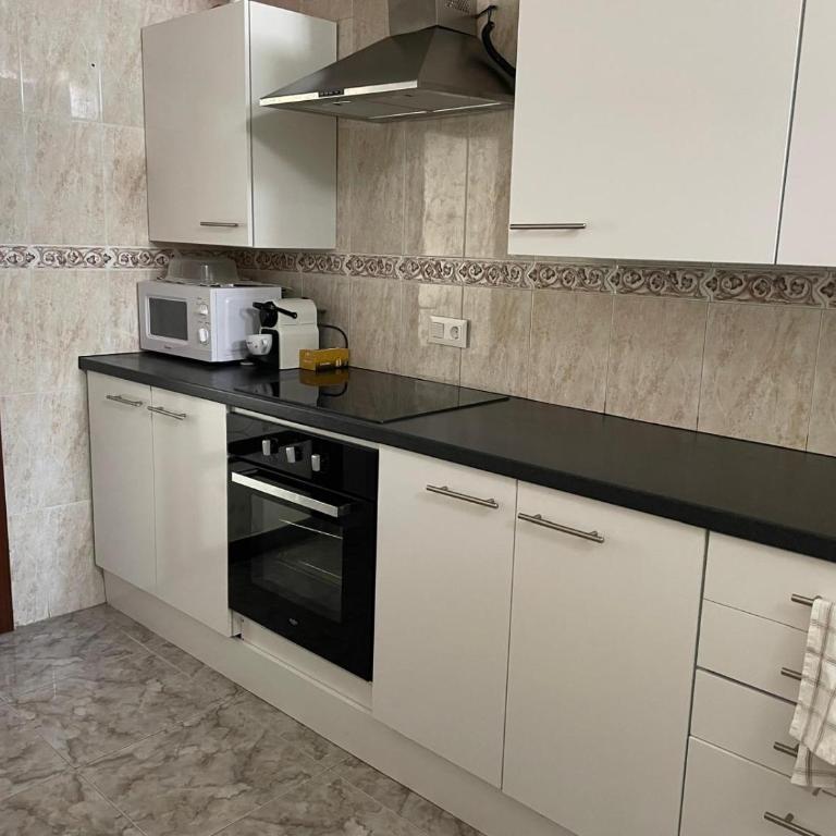 Casa Del Tudor - Three-Bedroom House - 9