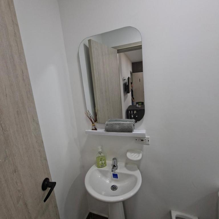 Loft 5 Minutos de Jardín plaza sector universitario Barrio el Ingenio - One-Bedroom Apartment - 2