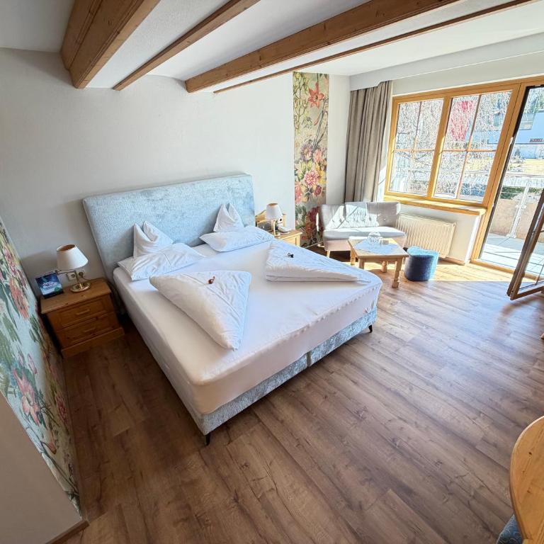 Landhotel Lindenhof - Superior Doppelzimmer mit Balkon - 3