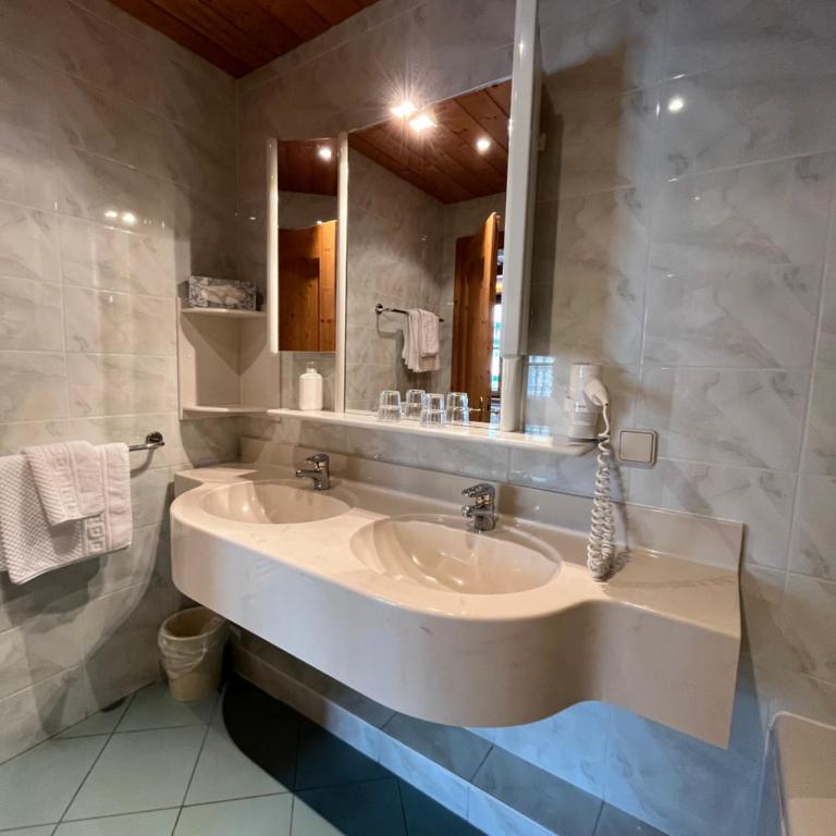 Landhotel Lindenhof - Suite mit Balkon - 2