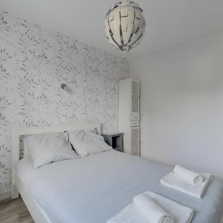 Appartement Calme - Parking privé - Proche Tram - Appartamento con 2 Camere da Letto - 3