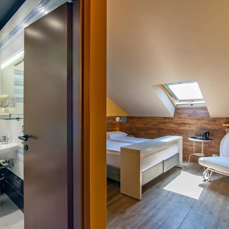 Hotel Liberty - Camera Familiare - 8