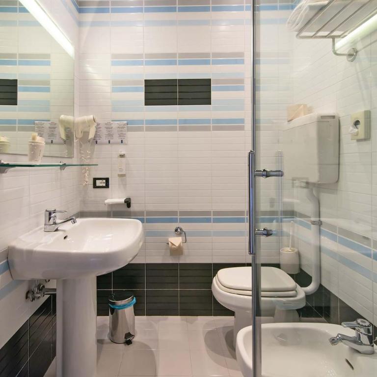 Hotel Liberty - Camera Familiare - 9