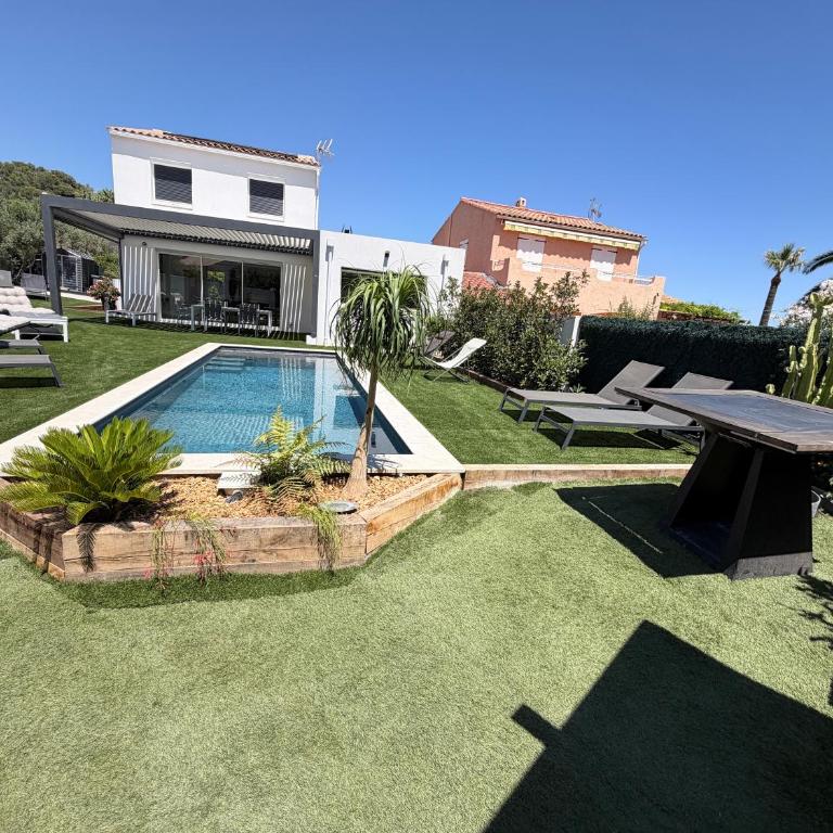 VILLA LAURANA HYERES 6 personnes Piscine chauffée - Maison 3 Chambres - 2