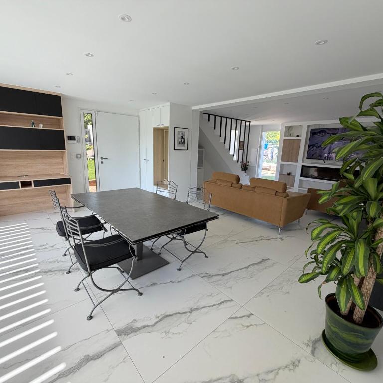 VILLA LAURANA HYERES 6 personnes Piscine chauffée - Maison 3 Chambres - 7
