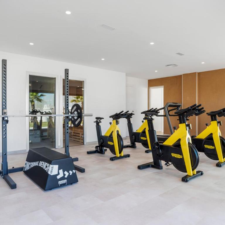 Isea near the Sea Estepona - Two-Bedroom Apartment with Balcony and Sea View - 6