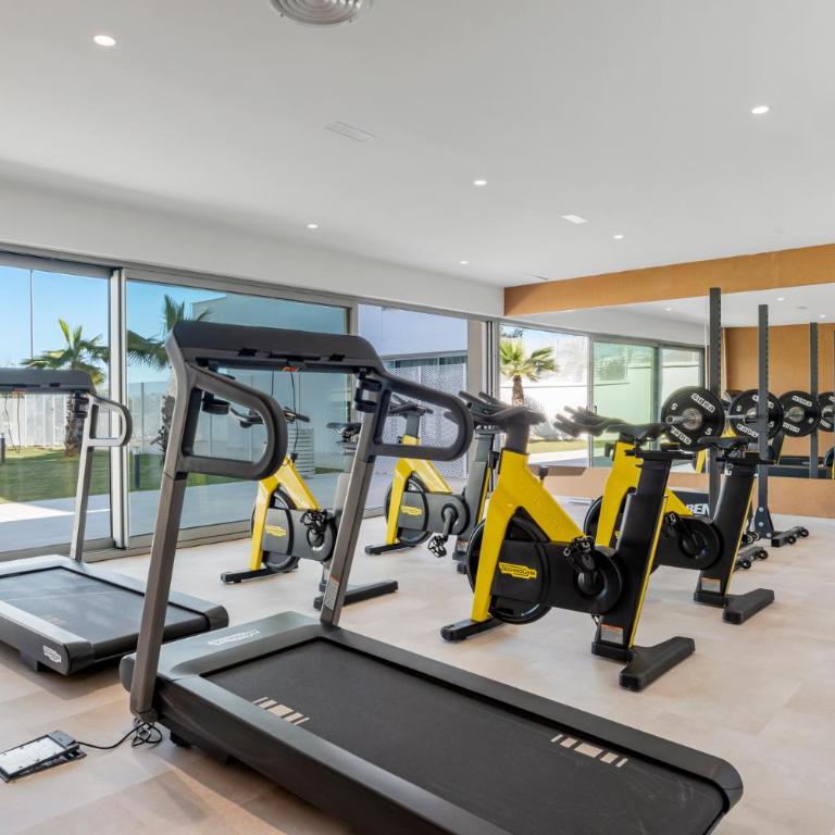 Isea near the Sea Estepona - Two-Bedroom Apartment with Balcony and Sea View - 10