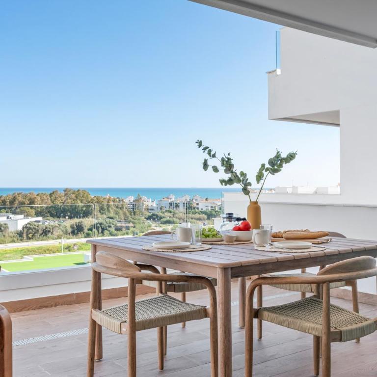 Isea near the Sea Estepona - Two-Bedroom Apartment with Balcony and Sea View - 22