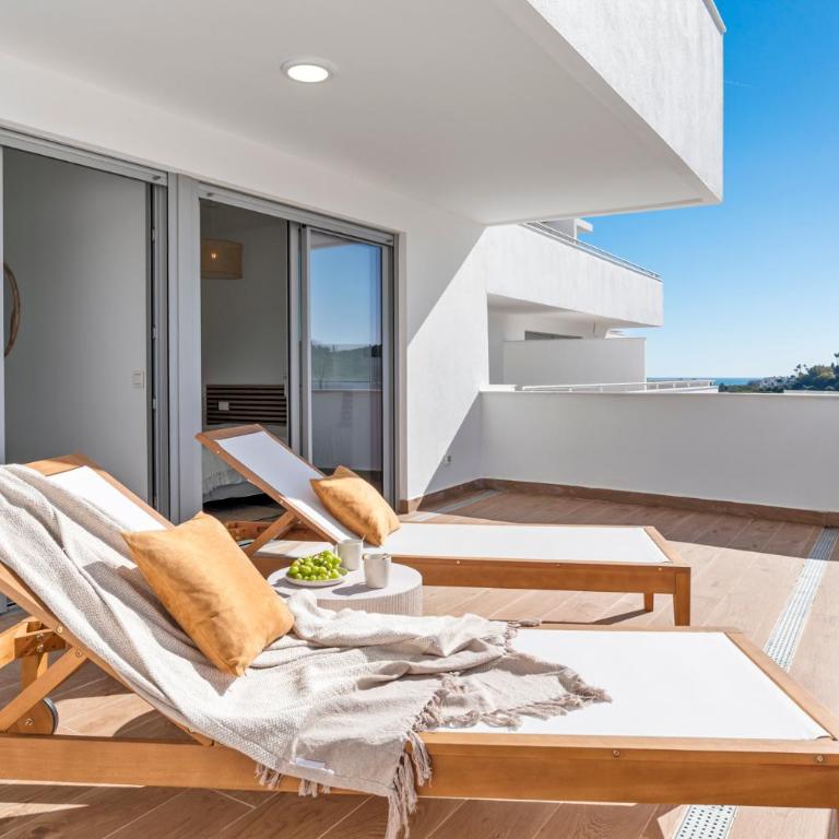 Isea near the Sea Estepona - Two-Bedroom Apartment with Balcony and Sea View - 27