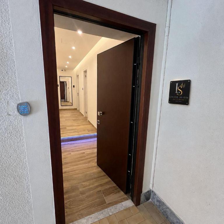 Lirico Suites - Double Room with Private Bathroom - 2