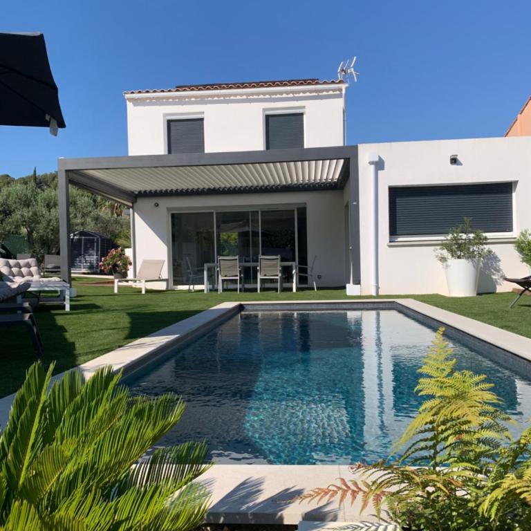 VILLA LAURANA HYERES 6 personnes Piscine chauffée - Maison 3 Chambres - 1