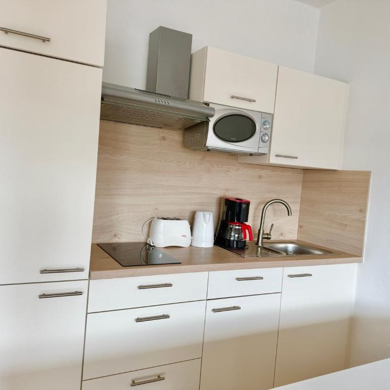 Lake View Apartment - Free Parking - Apartment mit 1 Schlafzimmer, Balkon und Meerblick - 3