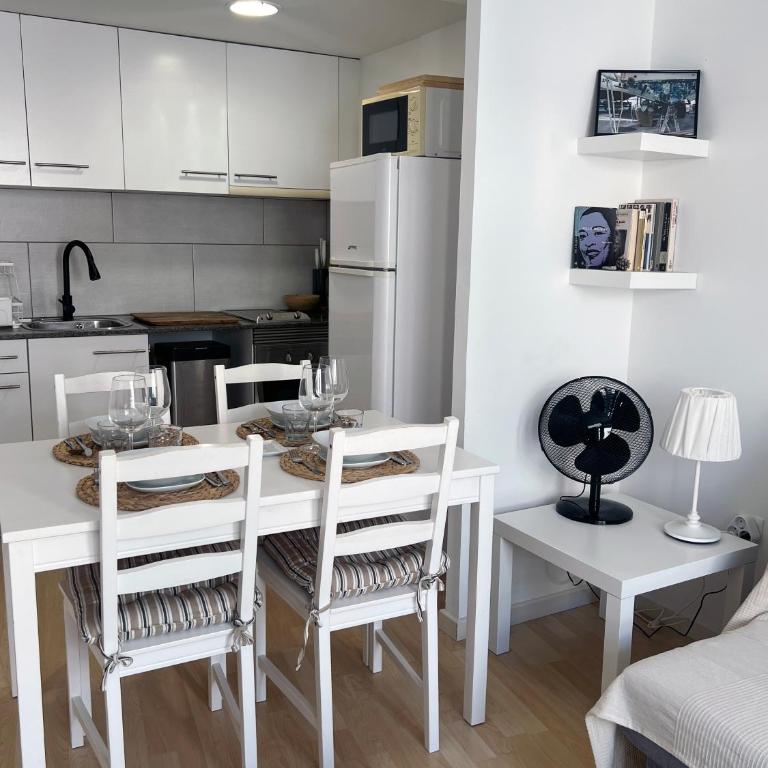 Apartamento luminoso con parking a 250 m de playa y centro - Apartamento de 1 dormitorio - 4