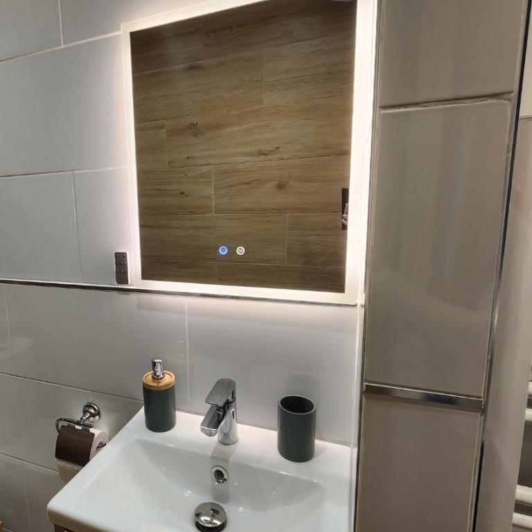 Le Petit Montmartre Chic studio Nîmes centre ville - Appartement 1 Chambre - 5