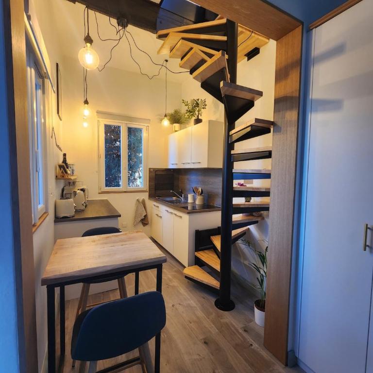 Le Petit Montmartre Chic studio Nîmes centre ville - Appartement 1 Chambre - 25