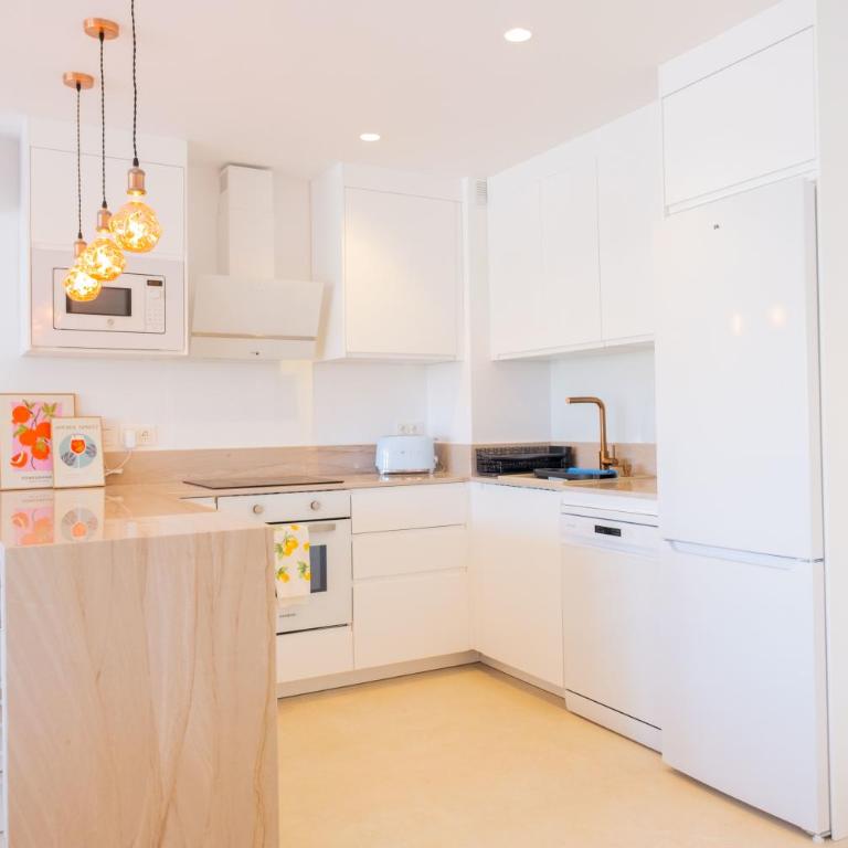 AC152 - Top Renovated Modern 1 Bed with Pool - Apartamento - 14