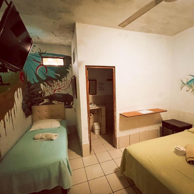 La Posada - Bed in 4-Bed Male Dormitory Room - 3