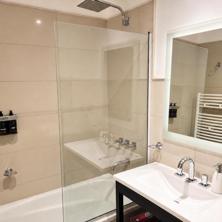 AC Suites - One-Bedroom Apartment - 5