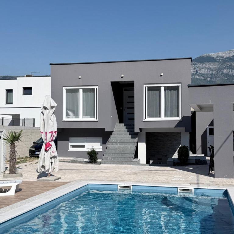 Villa Una - Three-Bedroom Villa - 12