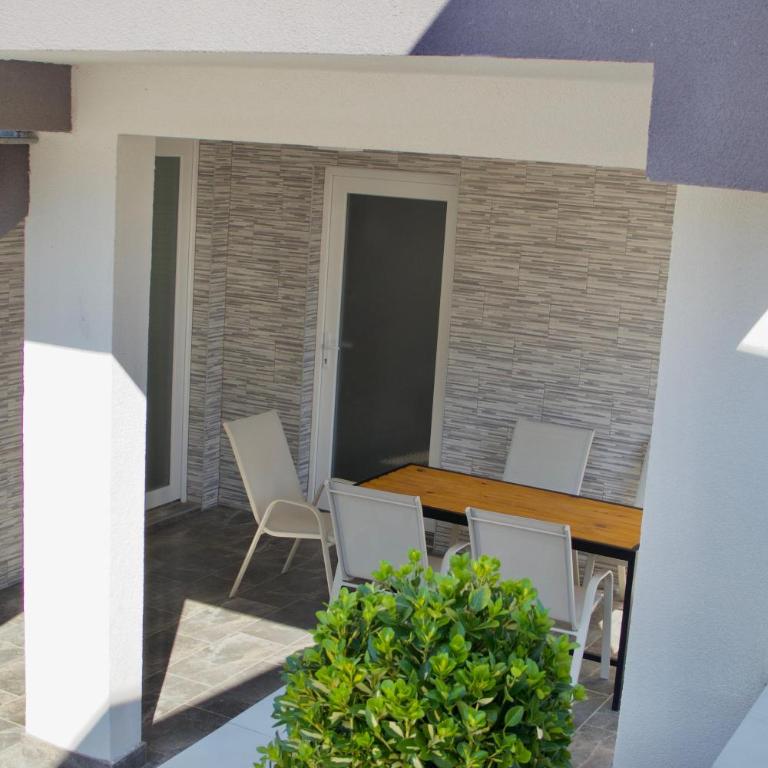 Villa Una - Three-Bedroom Villa - 16