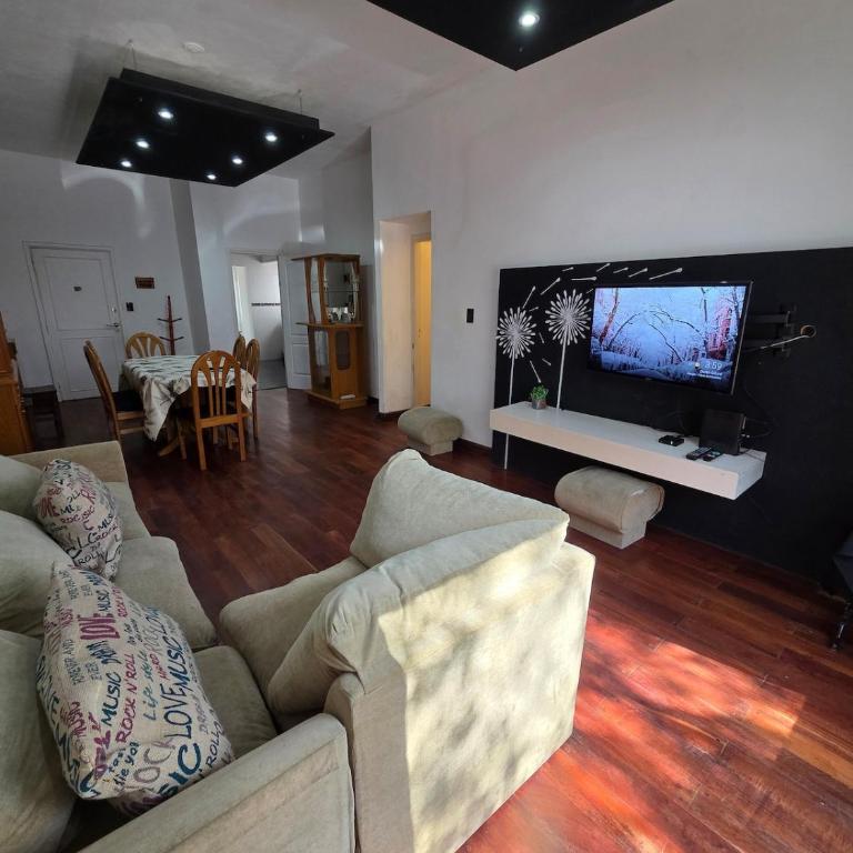 Gran departamento con parrilla y cochera en Playa Grande - Apartamento de 2 dormitorios - 1