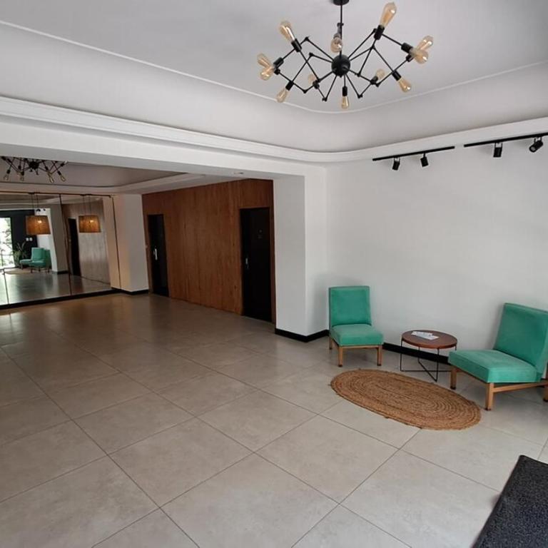 Gran departamento con parrilla y cochera en Playa Grande - Apartamento de 2 dormitorios - 4