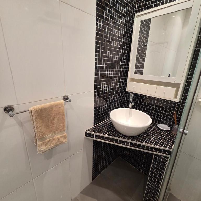 Gran departamento con parrilla y cochera en Playa Grande - Apartamento de 2 dormitorios - 7