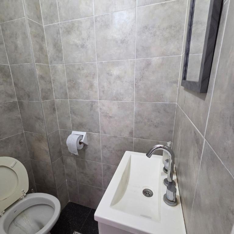 Gran departamento con parrilla y cochera en Playa Grande - Apartamento de 2 dormitorios - 34