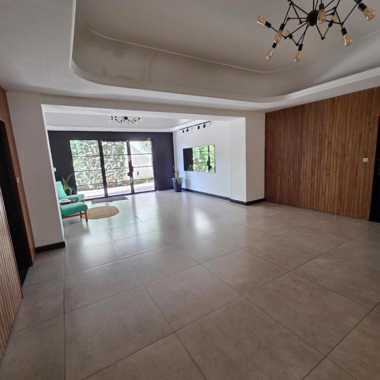 Gran departamento con parrilla y cochera en Playa Grande - Apartamento de 2 dormitorios - 49