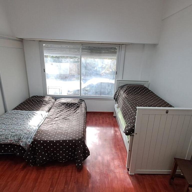 Gran departamento con parrilla y cochera en Playa Grande - Apartamento de 2 dormitorios - 57