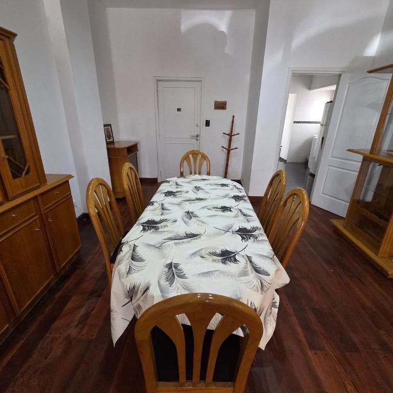 Gran departamento con parrilla y cochera en Playa Grande - Apartamento de 2 dormitorios - 59