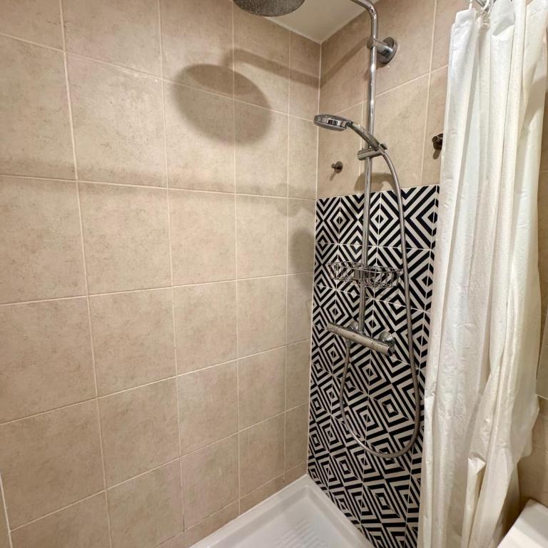 Spacious Studio - Central Paris - One-Bedroom Apartment - 14