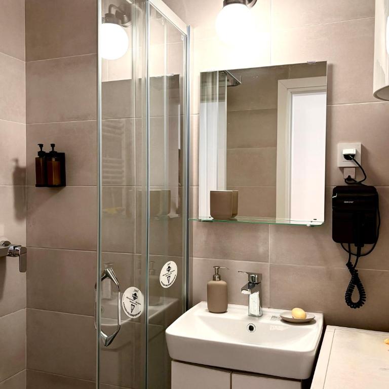 Urban Oasis Belgrade- free parking, quiet area close to City Centre - One-Bedroom Apartment - 8