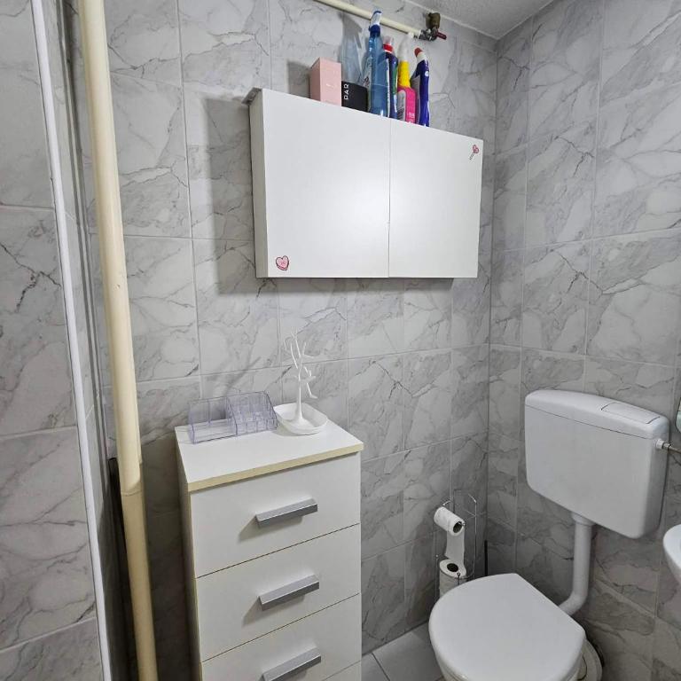 Stan Brčanska Malta Tuzla - Apartman sa Pogledom na Grad - 6