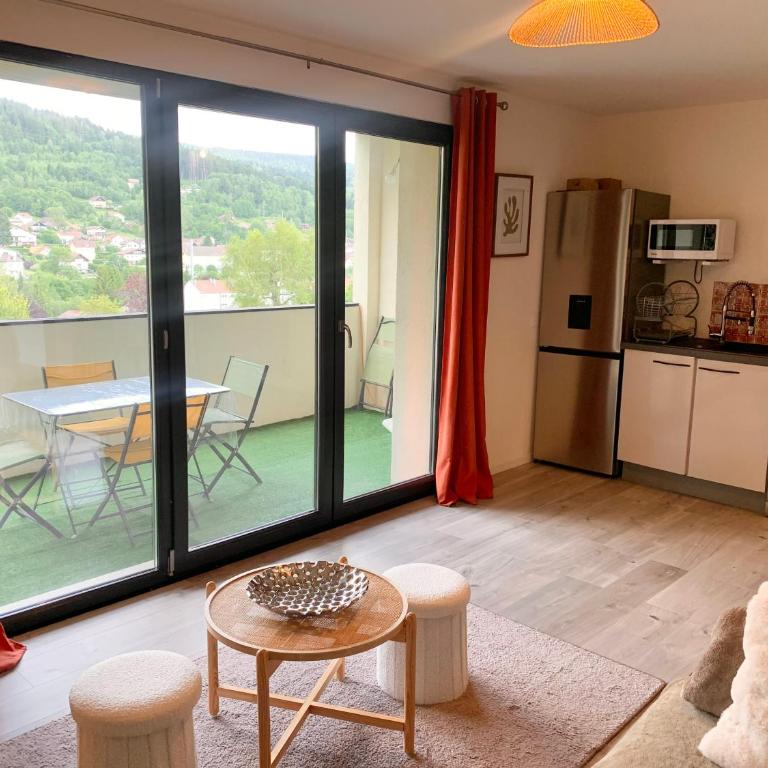 Logement 2 chambres au calme avec séjour et balcon 1 au Rdc a Gérardmer - Two-Bedroom Apartment - 2