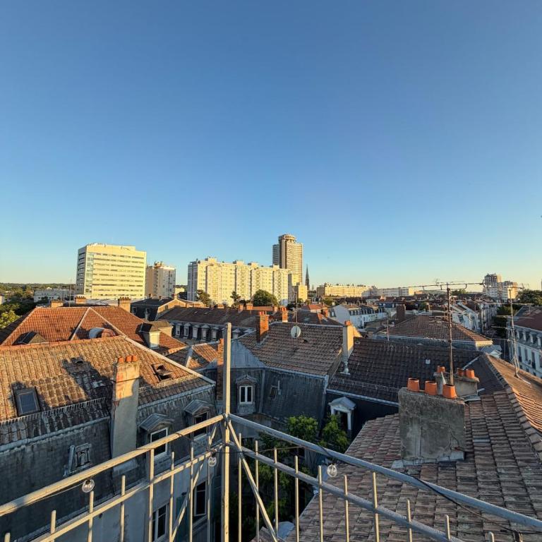 Exceptional Triplex, Design - Art, Private 360 Rooftop, 3 Bedrooms - Three-Bedroom Loft Apartment - 17