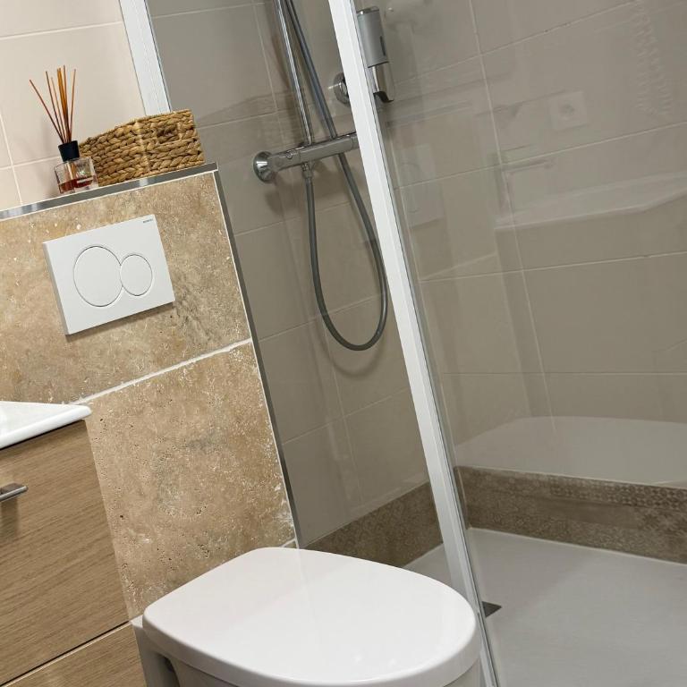 Côte d'Azur joli studio 3 étoiles , 50m plage, climatisation , parking privé - Appartement 1 Chambre - 6