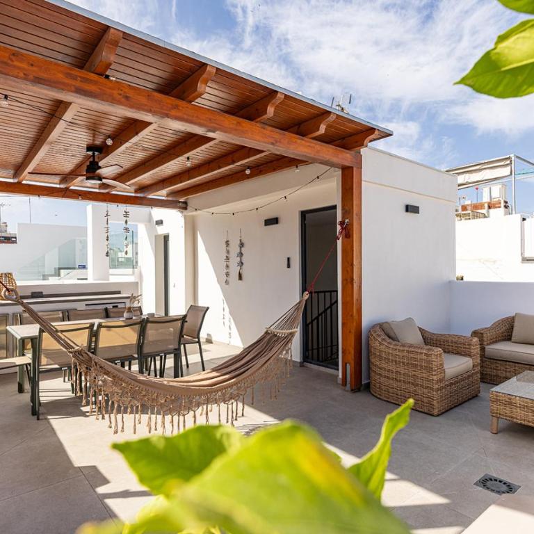 Stylish Terrace and Pool House, Old Town Estepona - Two-Bedroom House - 31