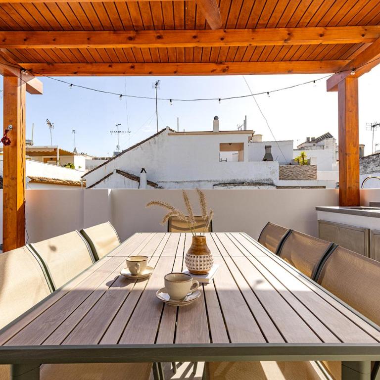 Stylish Terrace and Pool House, Old Town Estepona - Two-Bedroom House - 2